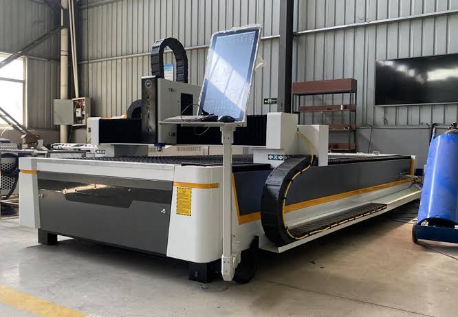 Arma-LB laser cutting machine in the workshop